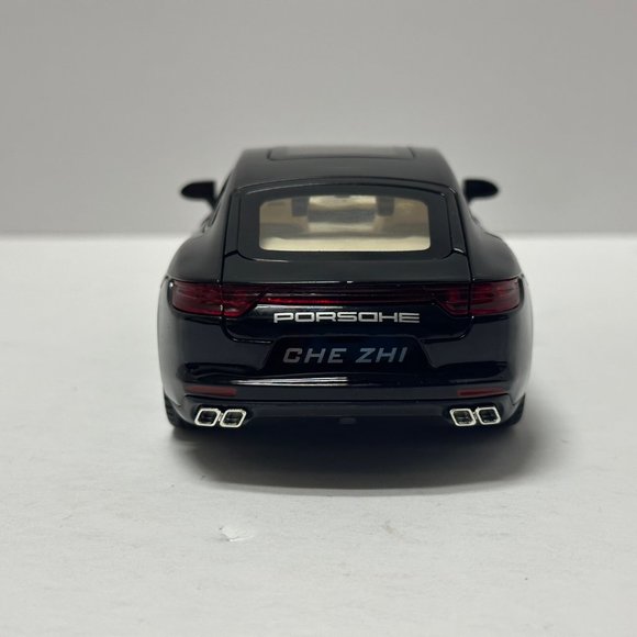 1:24 2020 Porsche Panamera Black Diecast With LED Lights - Picture 4 of 9
